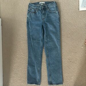Abercrombie & Fitch Straight Mid-Rise Curve Love Jeans size 24/00